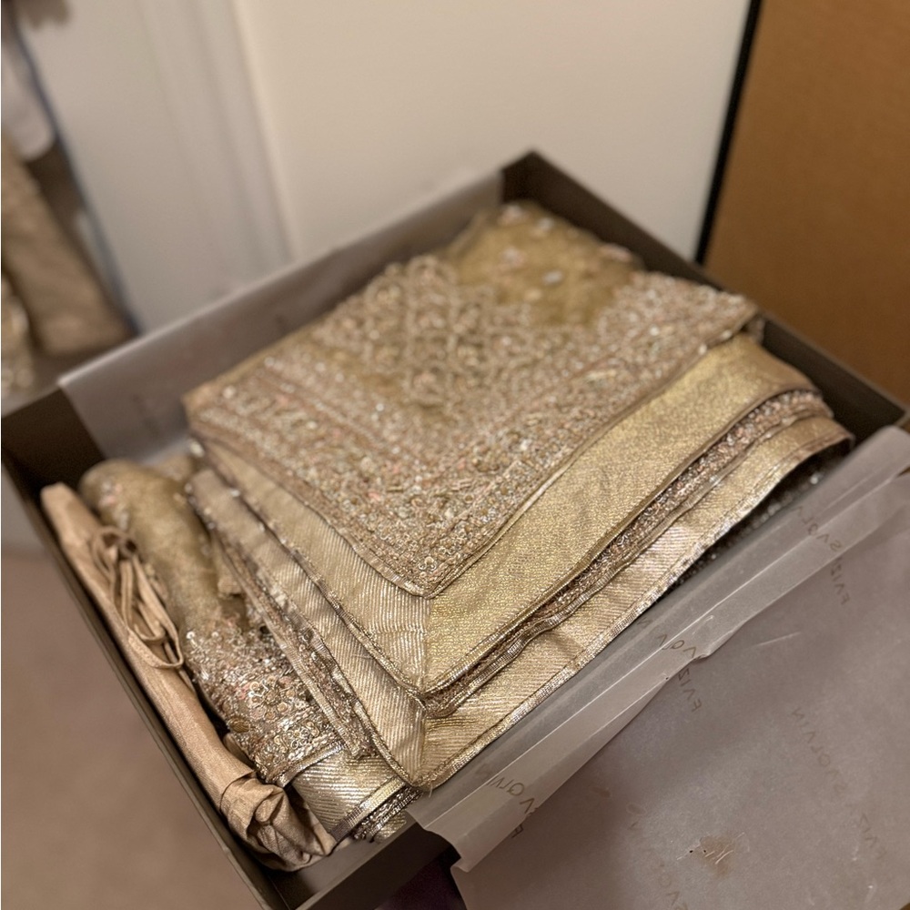 Luxurious dull gold Embroidered Wedding Dress, Brand New - Picture 7 of 7